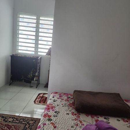 Mieda Rizqi Homestay Kampong Melayu Changkat Larah Esterno foto