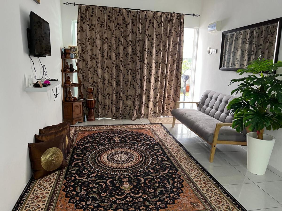 Mieda Rizqi Homestay Kampong Melayu Changkat Larah Esterno foto
