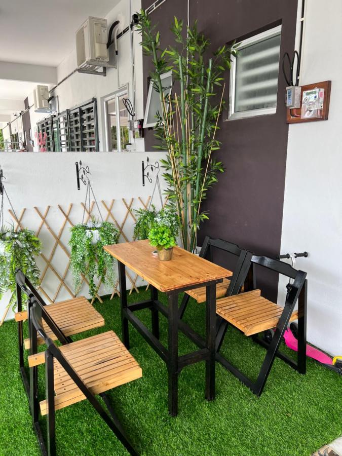 Mieda Rizqi Homestay Kampong Melayu Changkat Larah Esterno foto