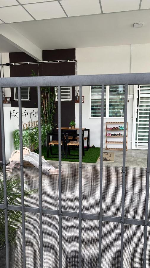 Mieda Rizqi Homestay Kampong Melayu Changkat Larah Esterno foto