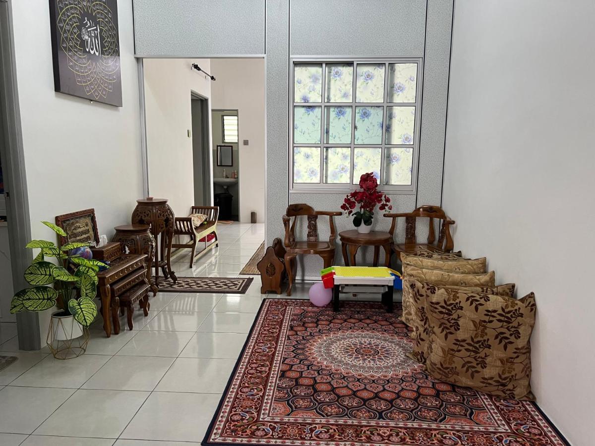 Mieda Rizqi Homestay Kampong Melayu Changkat Larah Esterno foto