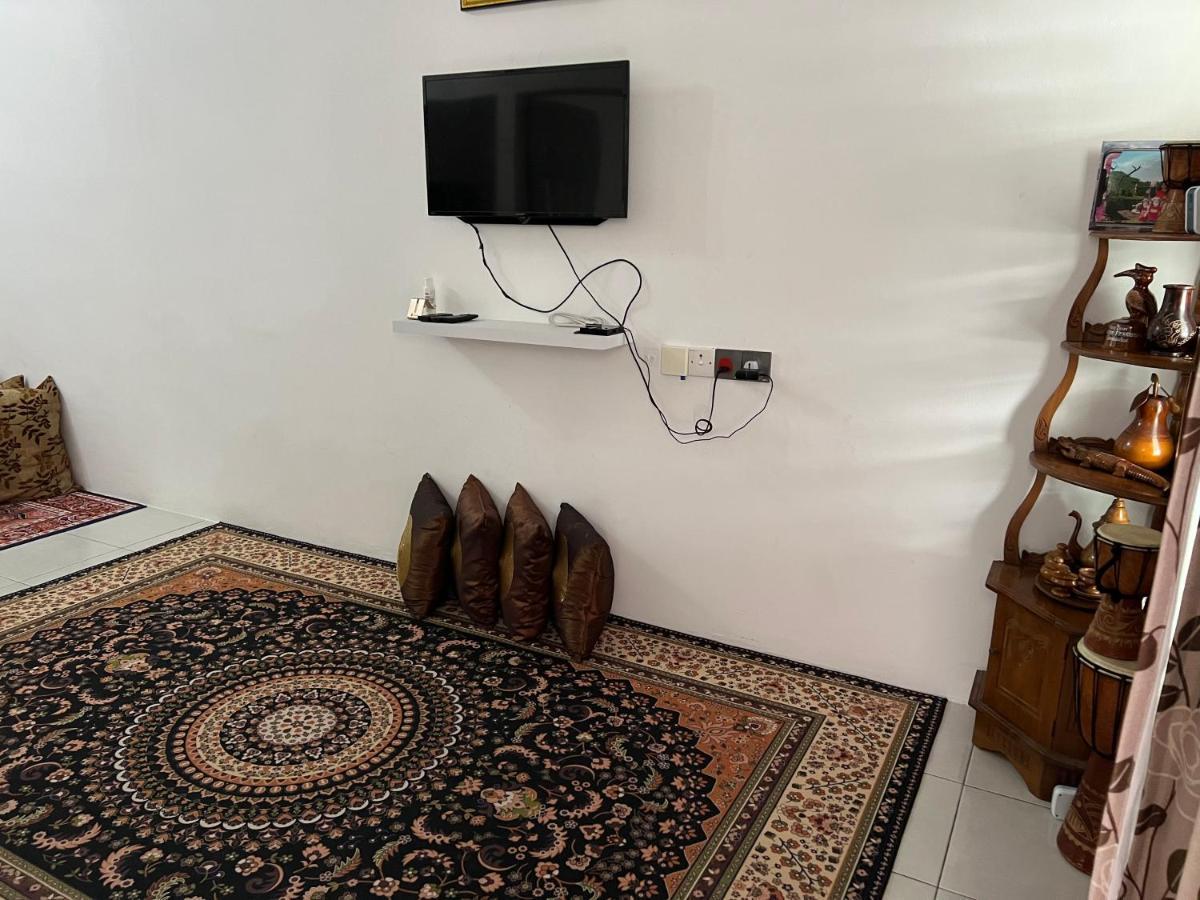 Mieda Rizqi Homestay Kampong Melayu Changkat Larah Esterno foto