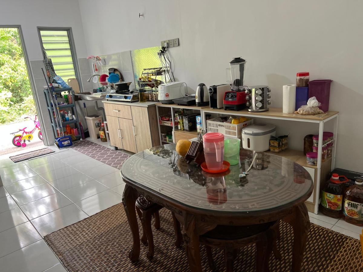 Mieda Rizqi Homestay Kampong Melayu Changkat Larah Esterno foto