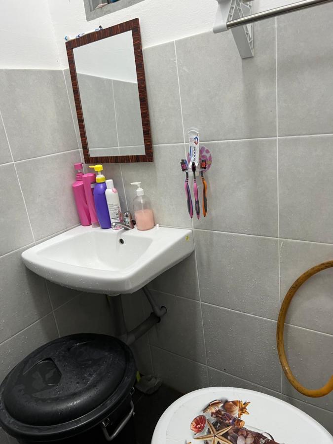 Mieda Rizqi Homestay Kampong Melayu Changkat Larah Esterno foto
