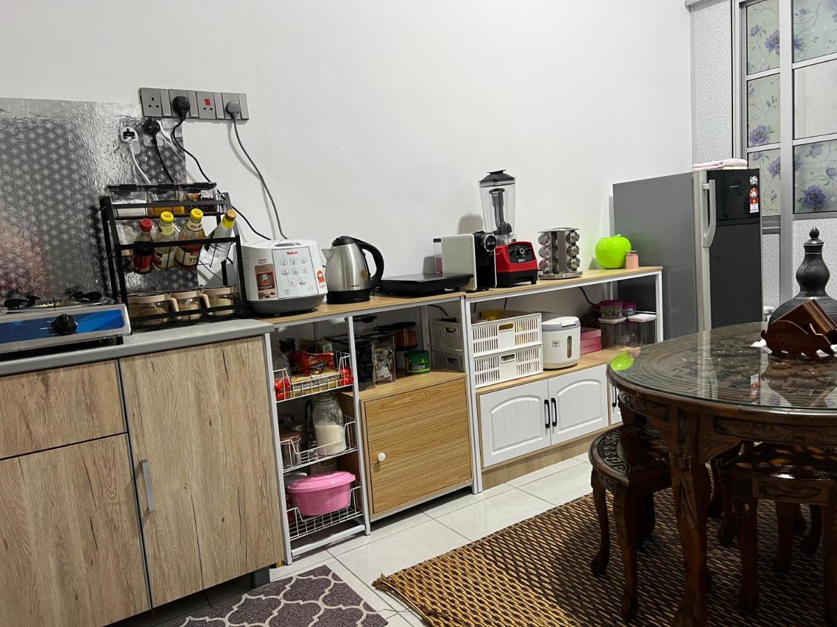 Mieda Rizqi Homestay Kampong Melayu Changkat Larah Esterno foto